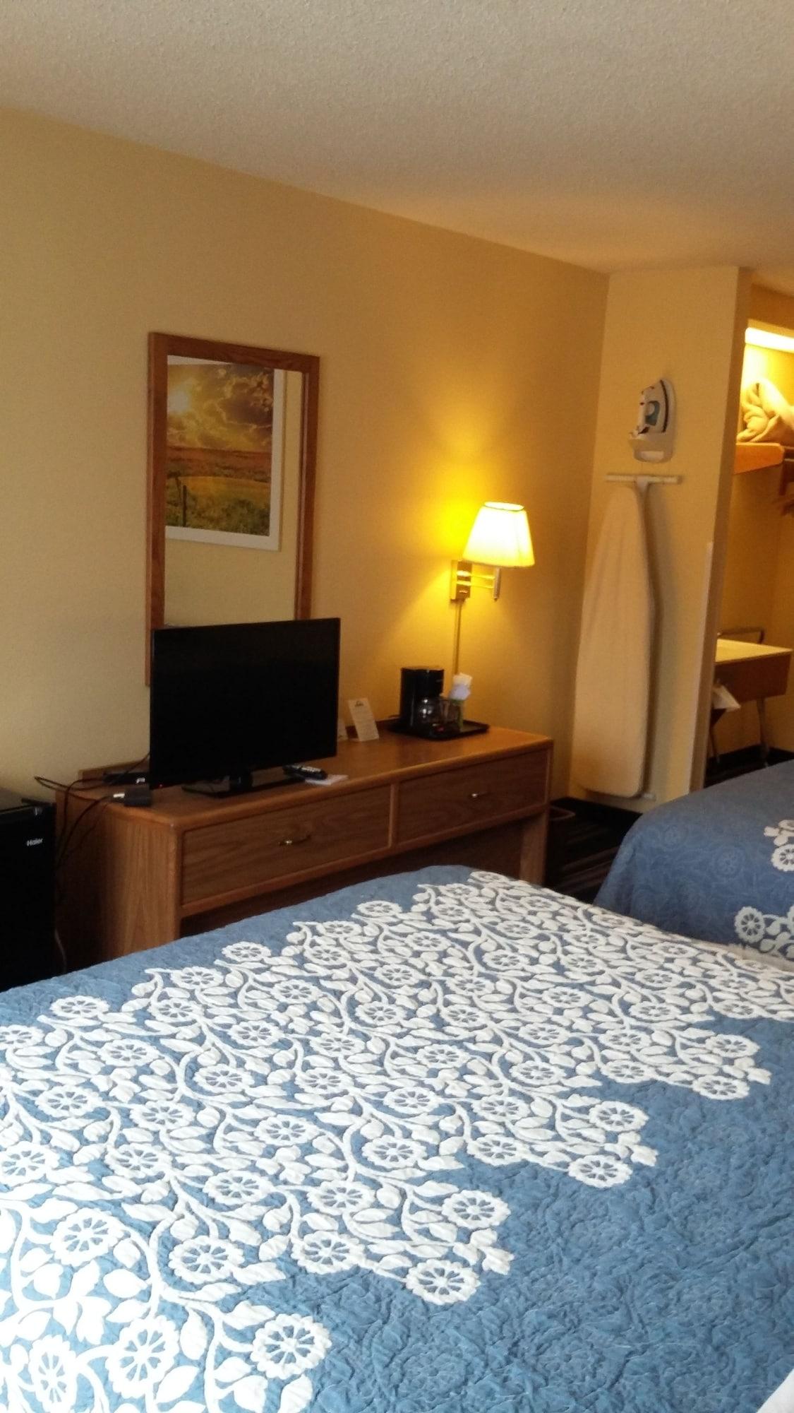 Days Inn By Wyndham Johnson Creek Екстер'єр фото