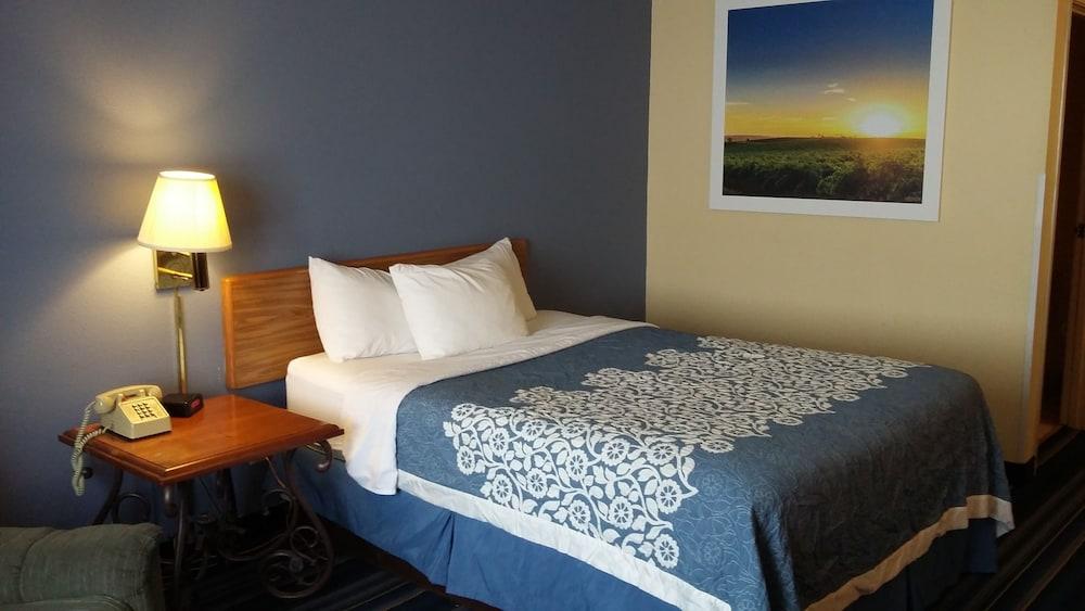 Days Inn By Wyndham Johnson Creek Екстер'єр фото