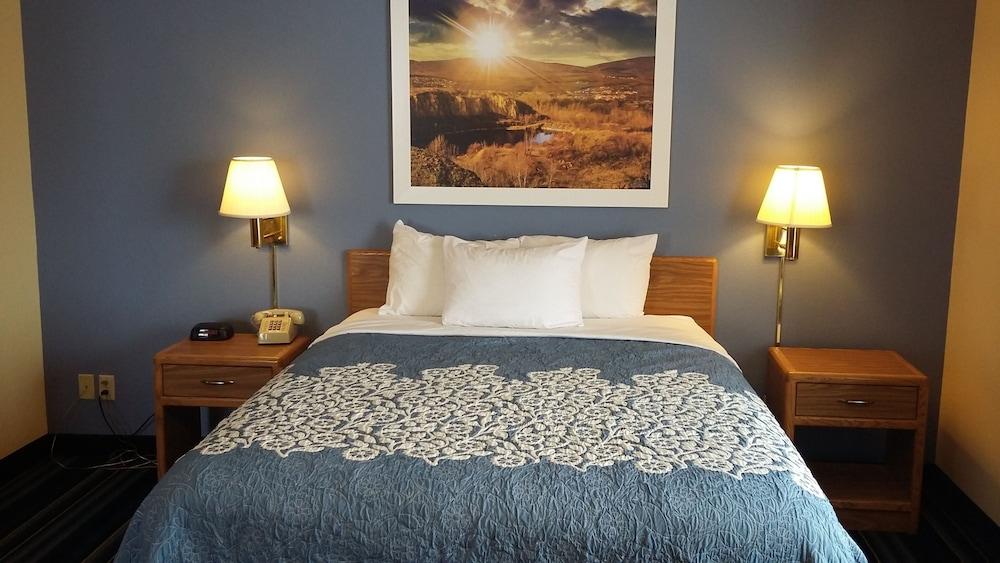 Days Inn By Wyndham Johnson Creek Екстер'єр фото