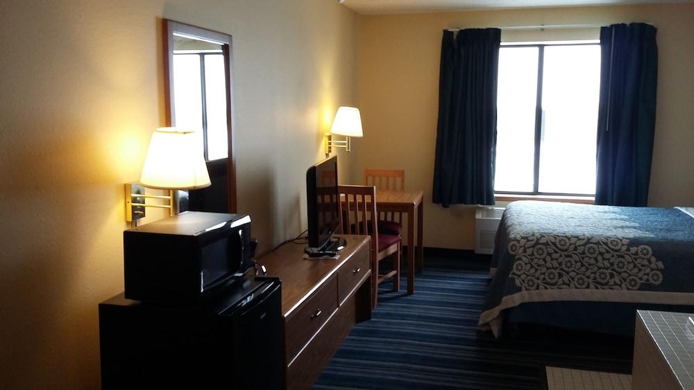 Days Inn By Wyndham Johnson Creek Екстер'єр фото
