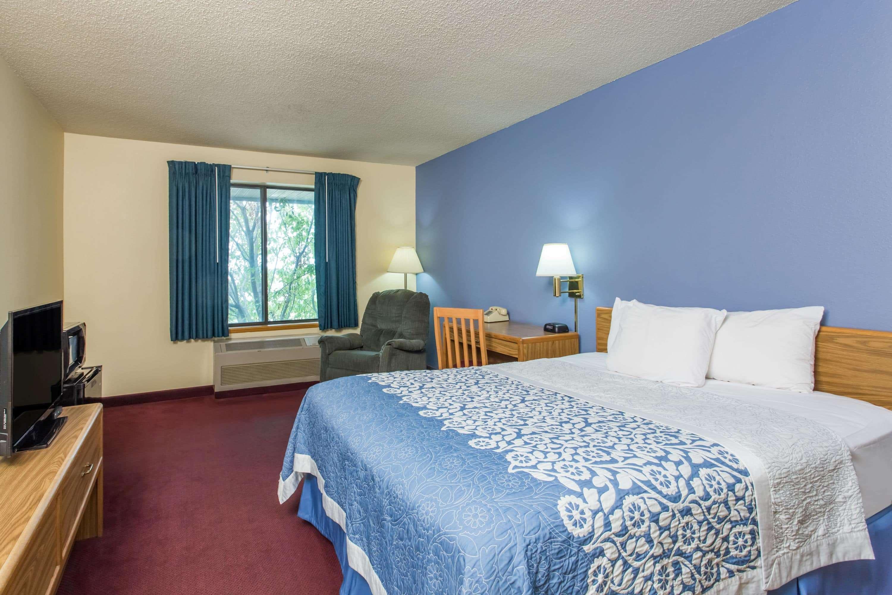 Days Inn By Wyndham Johnson Creek Екстер'єр фото