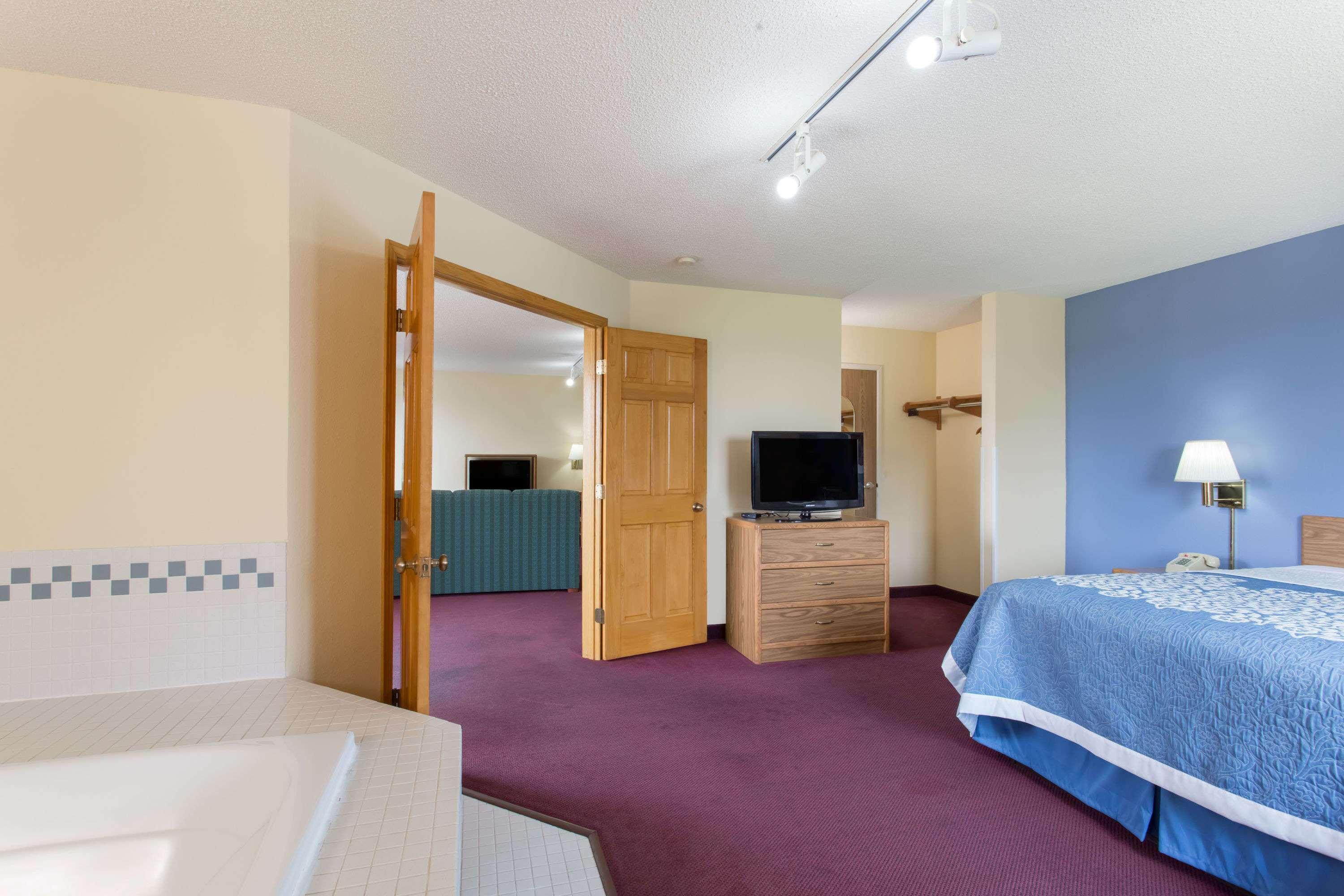 Days Inn By Wyndham Johnson Creek Екстер'єр фото