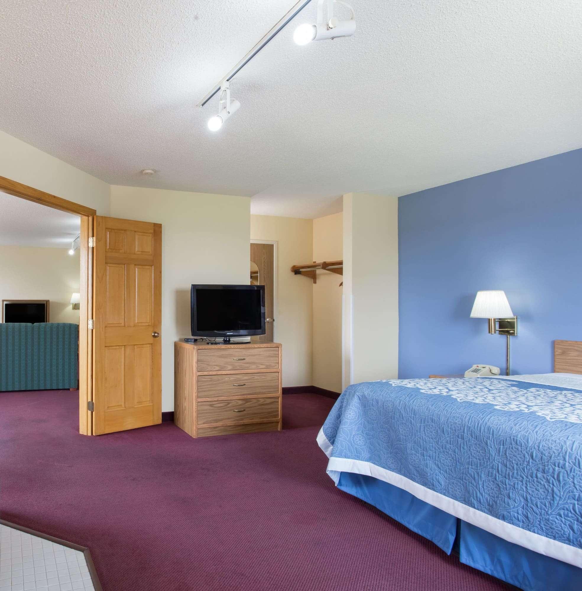 Days Inn By Wyndham Johnson Creek Екстер'єр фото