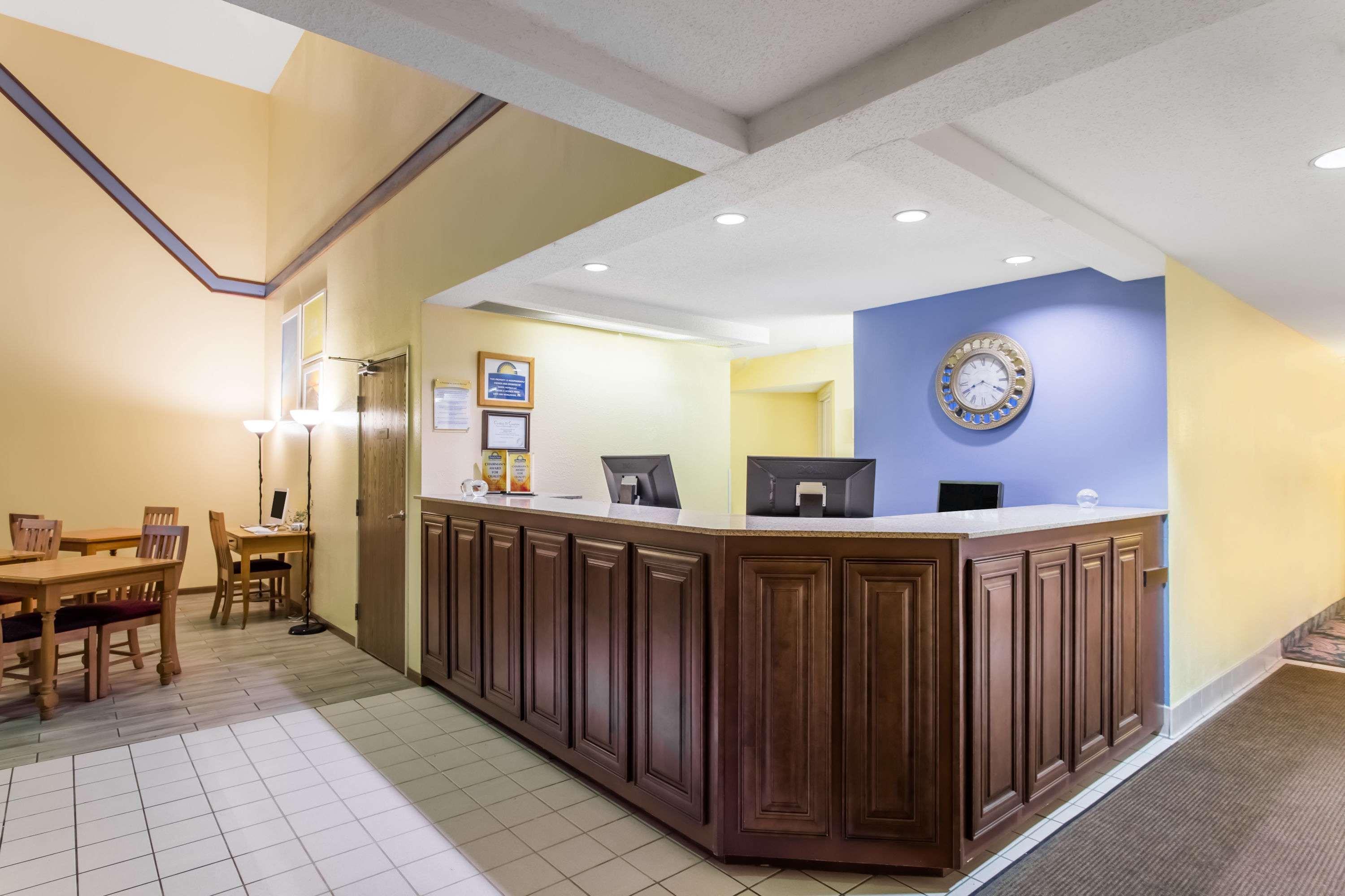 Days Inn By Wyndham Johnson Creek Екстер'єр фото